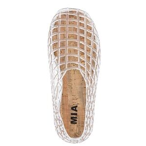 MIA Women's White Woven Flats EUC